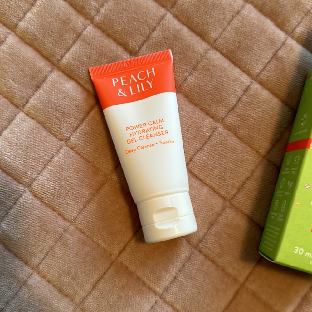 New! 💕4 for 30💕Peach & Lily power calm hydrating gel clea..